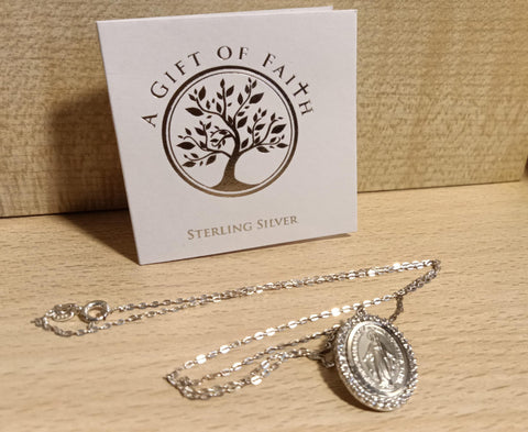 Miraculous medal in sterling silver with crystal stone and 45 cm chain